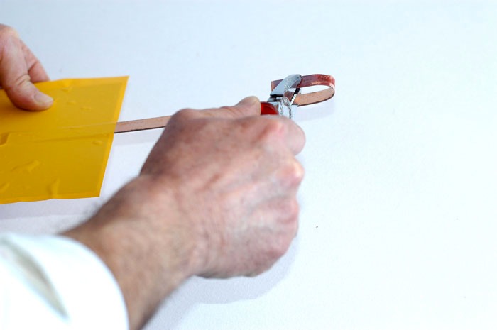 09-H-preparación-de-la-tira-para-colgar